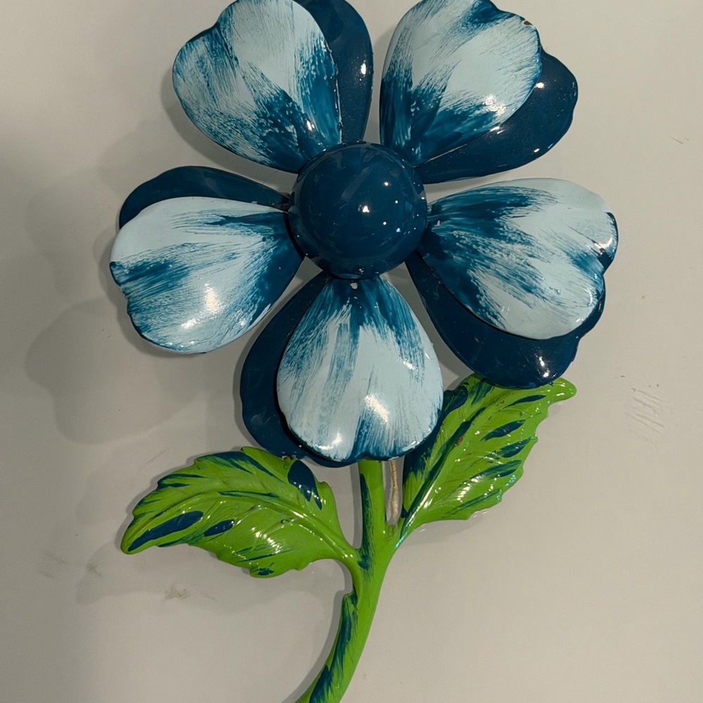 1960’s enamel on metal large daisy in blue teal and green brush stroke brooch